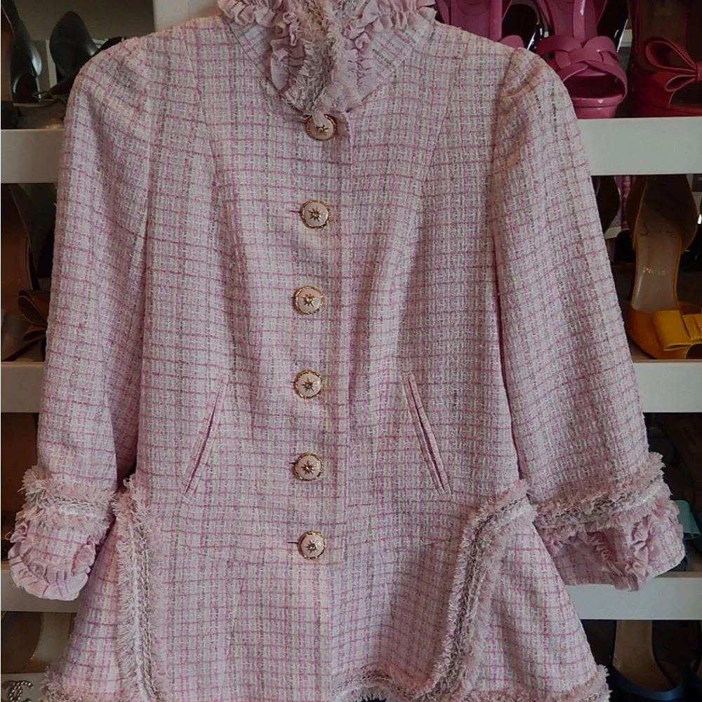 Chanel Runway Pink Jacket w/Embellishments, Pink & Gold Custom Buttons Size 40 - Picture 2 of 13